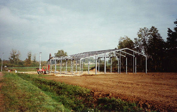 Construction de la première usine avec la structure métallique